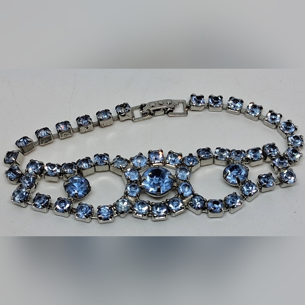 * Vintage Unsigned Ice Blue Rhinestones Bracelet